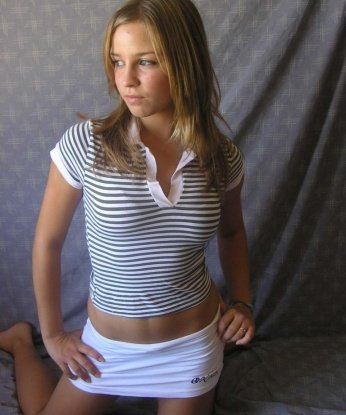 Горячая и страстная блондинка с огненными глазами приглашает провести вечер полный разврата и страсти! Со мной ты забудешь обо всем и погрузишься в мир наслаждения, звони скорее! 3155, 20 лет