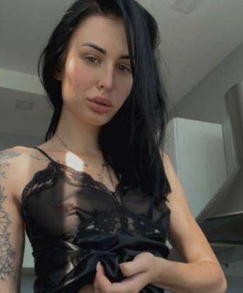 Обворожительная кокетка приглашает провести время наслаждения и разврата. Гарантирую тебе полное расслабление и удовлетворение. Обещаю, ты захочешь вернуться ко мне снова. 7319, 23 года